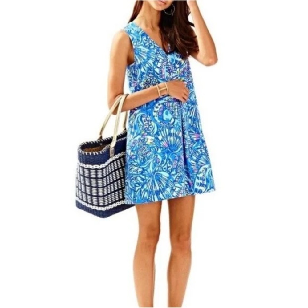 Lilly Pulitzer Dress in a ladies size large Amina Swing Dress EUC